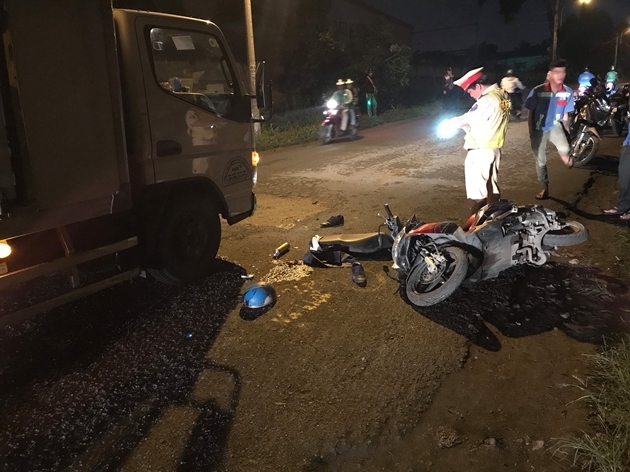 Hiện trường vụ tai nạn chết người xảy ra trên đường tỉnh 743 thuộc TX Thuận An, Bình Dương Hiện trường vụ tai nạn chết người xảy ra trên đường tỉnh 743 thuộc TX Thuận An, Bình Dương