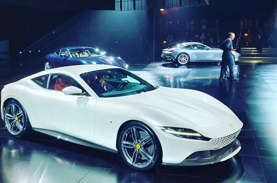 Siêu xe mới toanh Ferrari Roma ra mắt vào tối qua tại thủ đô của nước Ý Siêu xe mới toanh Ferrari Roma ra mắt vào tối qua tại thủ đô của nước Ý