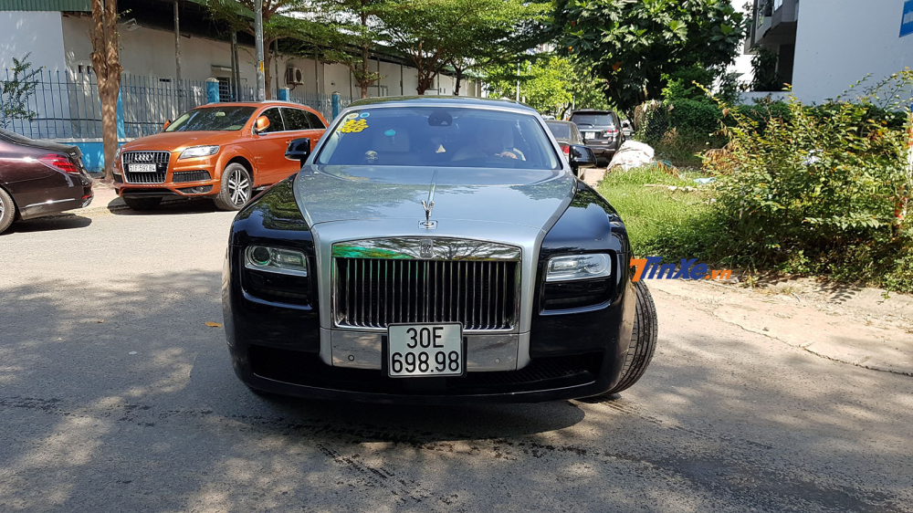 Chiếc Rolls-Royce Ghost độ vành Black Badge thu hút sự chú ý