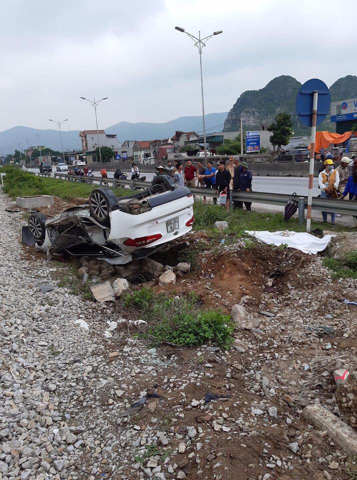 Chiếc Kia K3 bị hư hỏng nặng sau vụ tai nạn