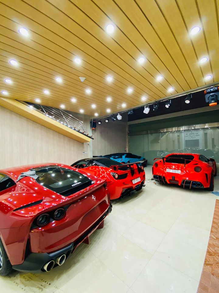 Siêu xe Ferrari 812 Superfast đầu tiên về Việt Nam mang màu đỏ