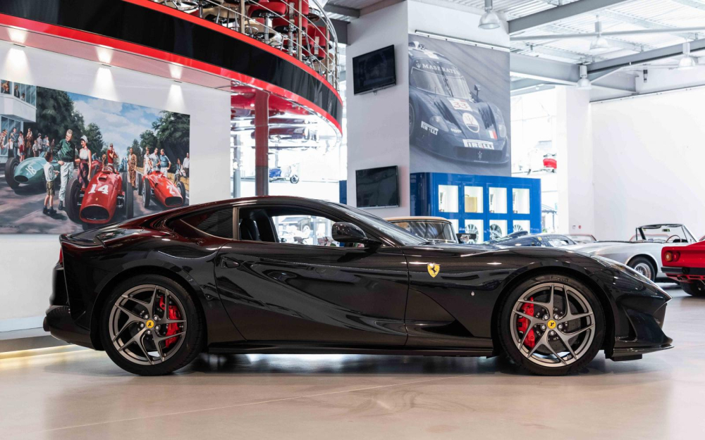 Ferrari 812 Superfast được trang bị động cơ V12 sản sinh công suất tối đa 789 mã lực