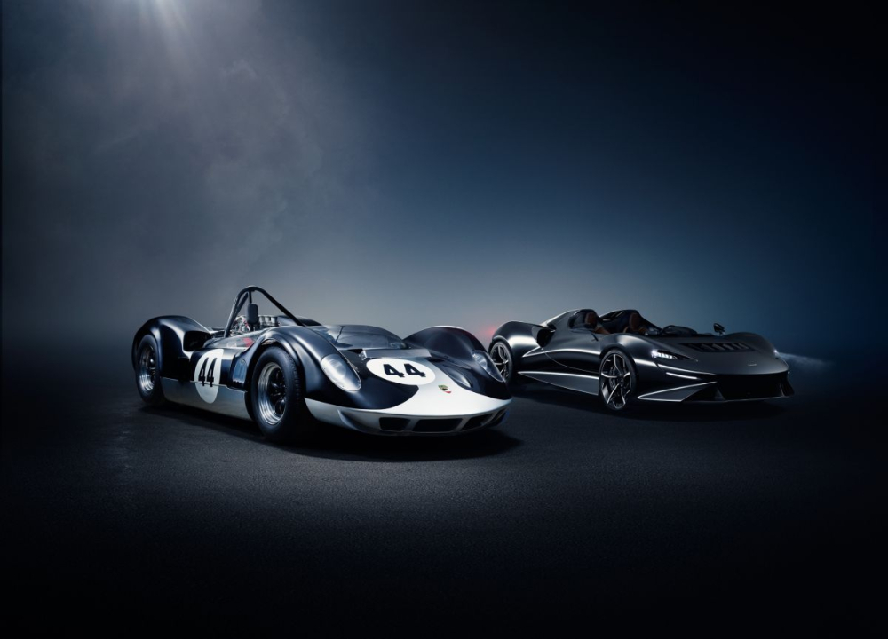 McLaren Elva bên cạnh chiếc McLaren Elva M1A 1964