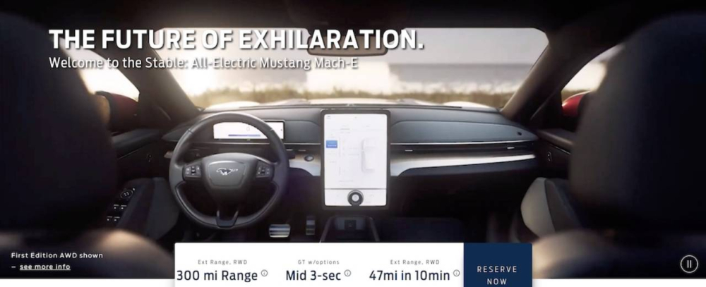 Nội thất bên trong Ford Mustang Mach-E 2021 với màn hình thông tin giải trí cỡ lớn Nội thất bên trong Ford Mustang Mach-E 2021 với màn hình thông tin giải trí cỡ lớn