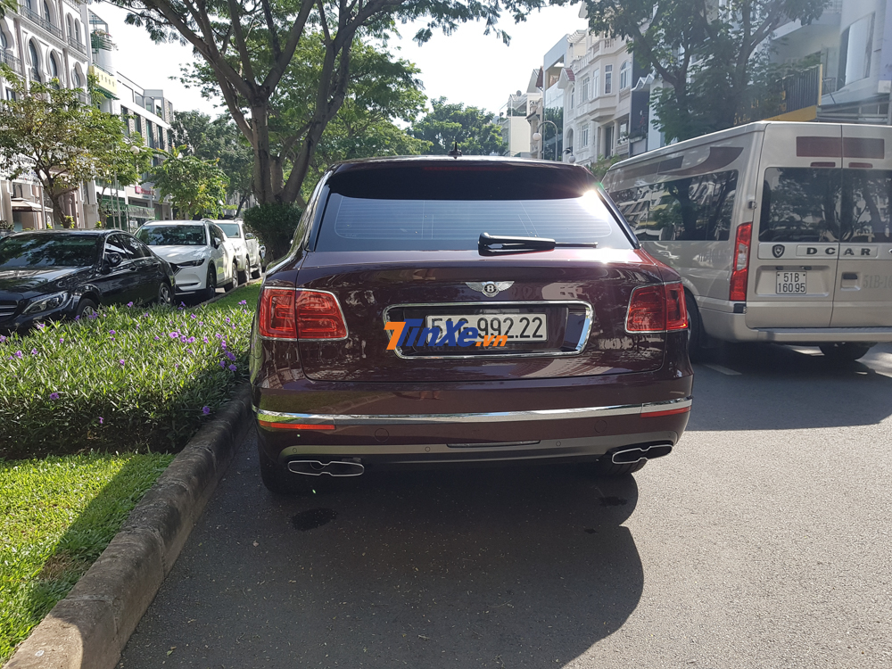 Hiện đây cũng là chiếc Bentley Bentayga duy nhất ở Việt Nam sở hữu màu sơn đỏ Cricket Ball