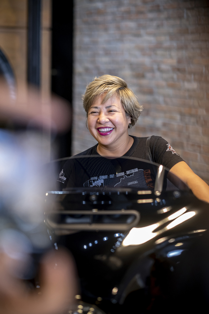 Nữ biker - doanh nhân Ngọc Phượng cũng là người đầu tiên sở hữu Harley-Davidson Street Glide 2020. Nữ biker - doanh nhân Ngọc Phượng cũng là người đầu tiên sở hữu Harley-Davidson Street Glide 2020.