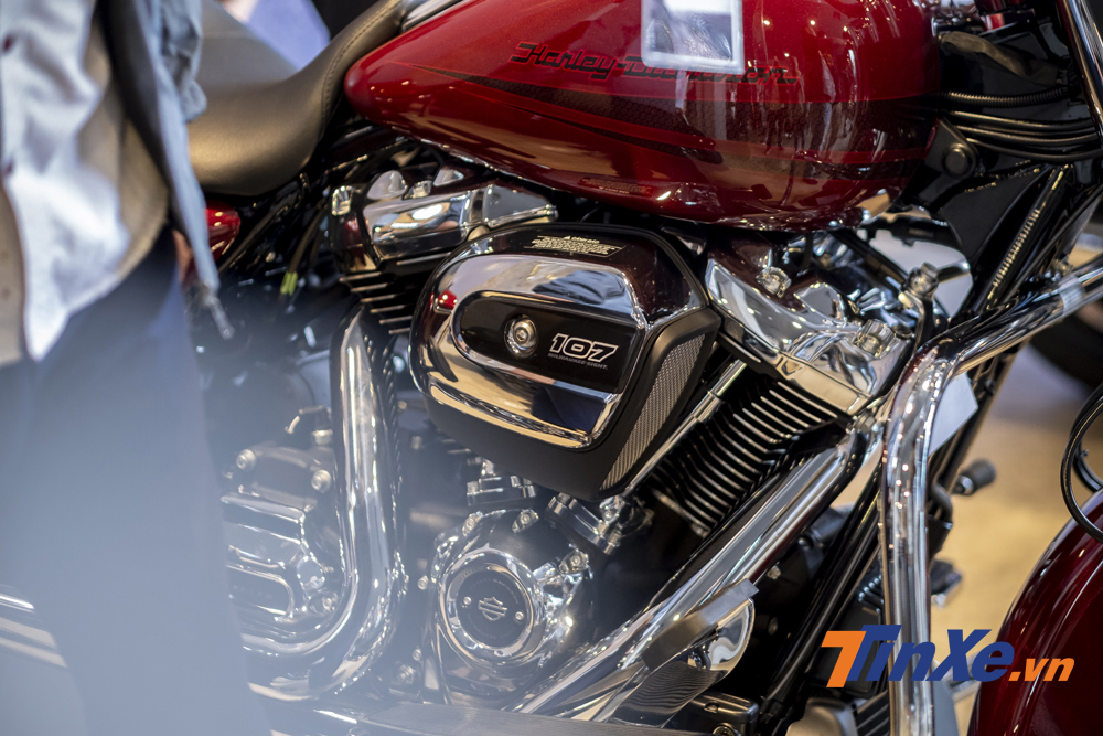 Động cơ Milwaukee-Eight 107 được trang bị trên Electra Glide Standard và Road King. Động cơ Milwaukee-Eight 107 được trang bị trên Electra Glide Standard và Road King.