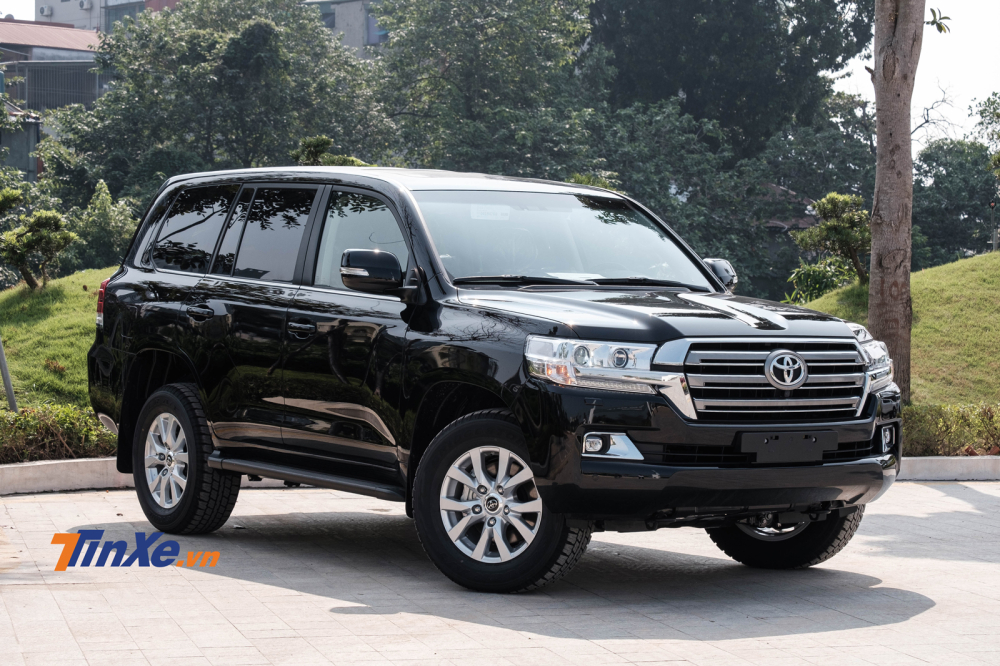 Toyota Land Cruiser 2020 chính hãng được bổ sung 4 tính năng, giá tăng 47 triệu đồng