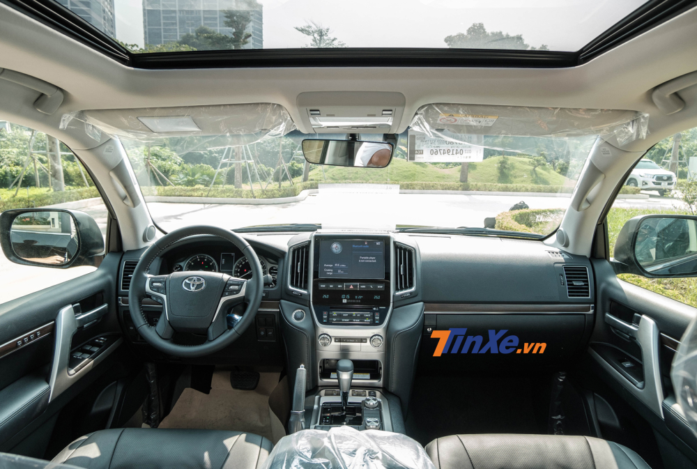 Xe được bổ sung cửa sổ trời cỡ lớn