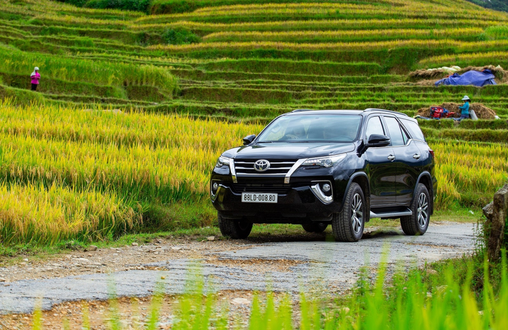 So với c&ugrave;ng kỳ năm ngo&aacute;i, doanh số của Toyota Việt Nam trong th&aacute;ng 10 giảm kh&aacute; s&acirc;u