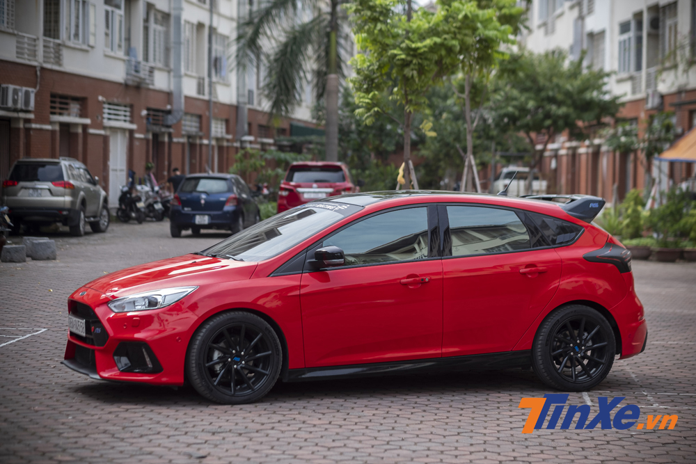 Một trong những chiếc xe Ford Focus cuối cùng xuất xưởng tại Việt Nam được chủ nhân độ lên theo phong cách RS với trang bị an toàn chủ động như xe sang. Một trong những chiếc xe Ford Focus cuối cùng xuất xưởng tại Việt Nam được chủ nhân độ lên theo phong cách RS với trang bị an toàn chủ động như xe sang.