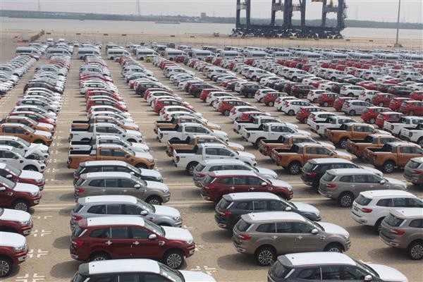 Lượng xe &ocirc; t&ocirc; cập cảng Việt trong th&aacute;ng 10 vừa qua đạt một mốc kỷ lục mới