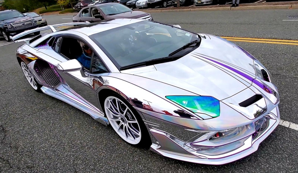 Kh&oacute; ai c&oacute; thể bỏ lỡ một chiếc Lamborghini như thế n&agrave;y tr&ecirc;n đường phố