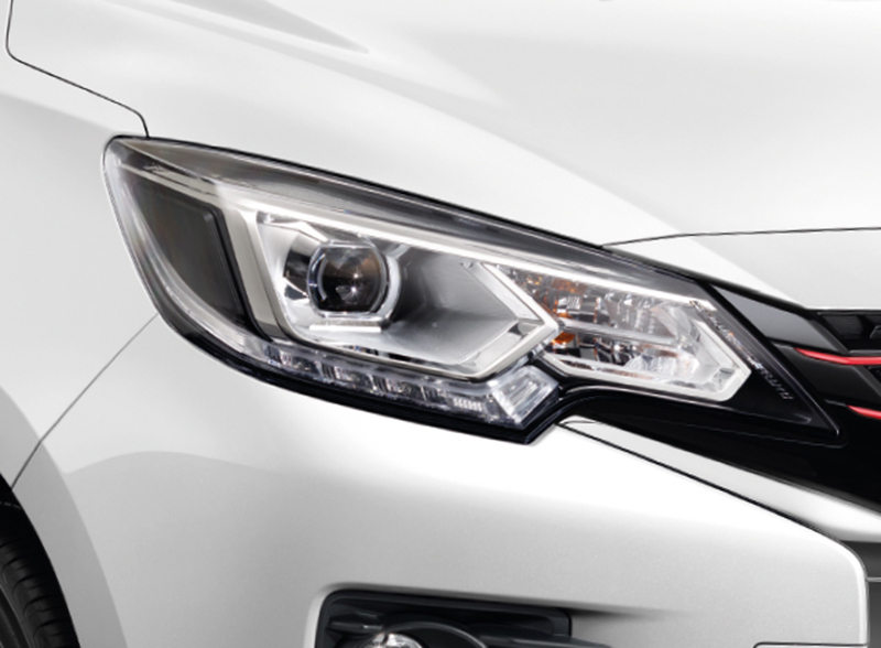 Cận cảnh cụm đèn pha của Mitsubishi Attrage 2020