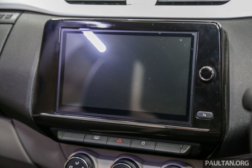 M&agrave;n h&igrave;nh th&ocirc;ng tin giải tr&iacute; 8 inch của Renault Triber 2019