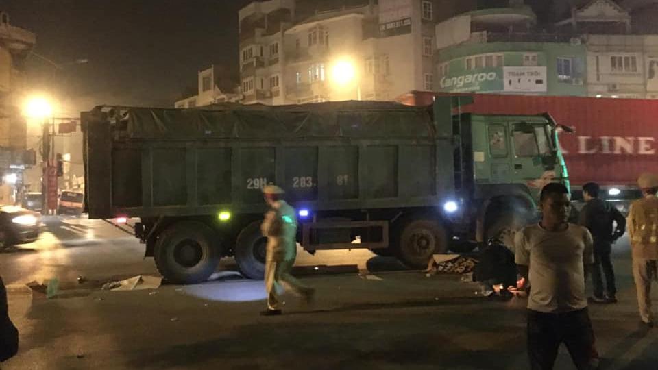 Lực lượng chức năng c&oacute; mặt tại hiện trường vụ tai nạn
