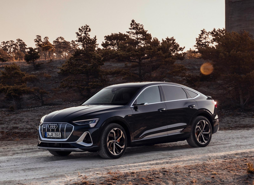 Audi e-tron Sportback c&oacute; t&iacute;nh năng sạc điện nhanh, tiện lợi