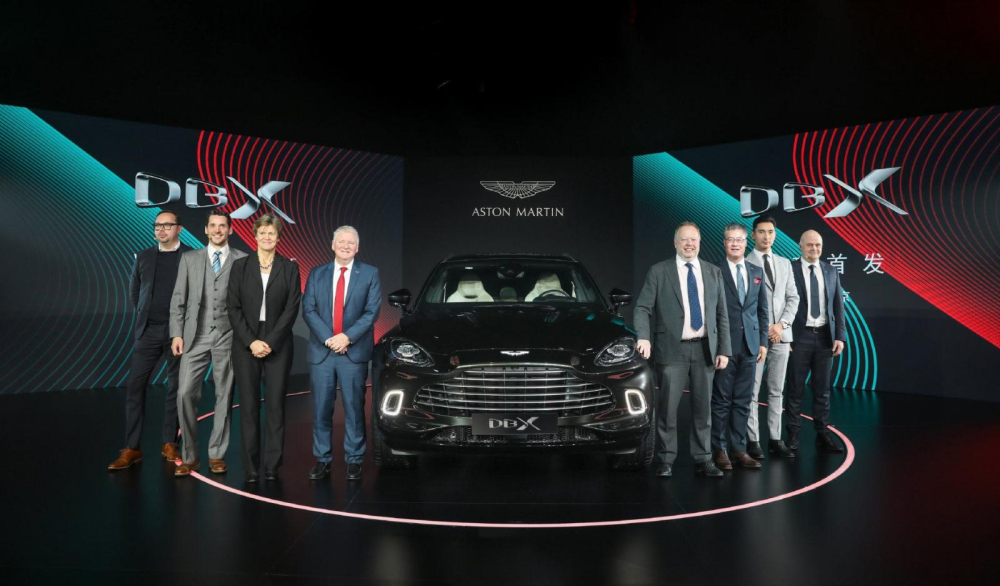 Aston Martin vén màn DBX 2020 tại đại sứ quán Anh ở Trung Quốc