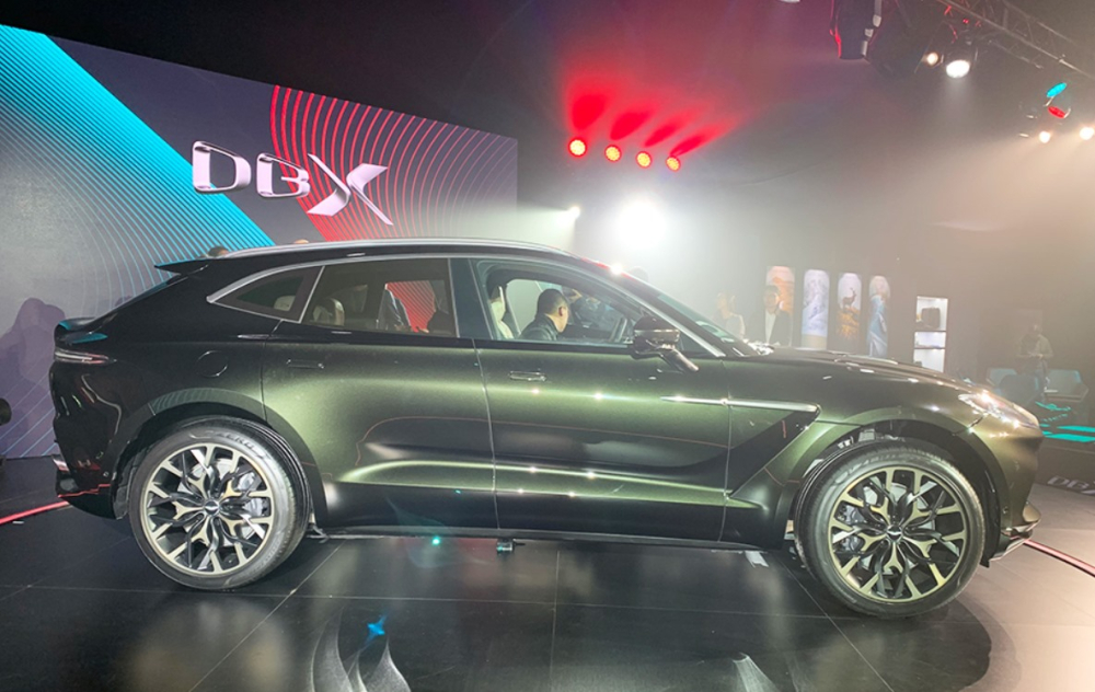 Aston Martin DBX 2020 có kích thước lớn nhưng không quá nặng