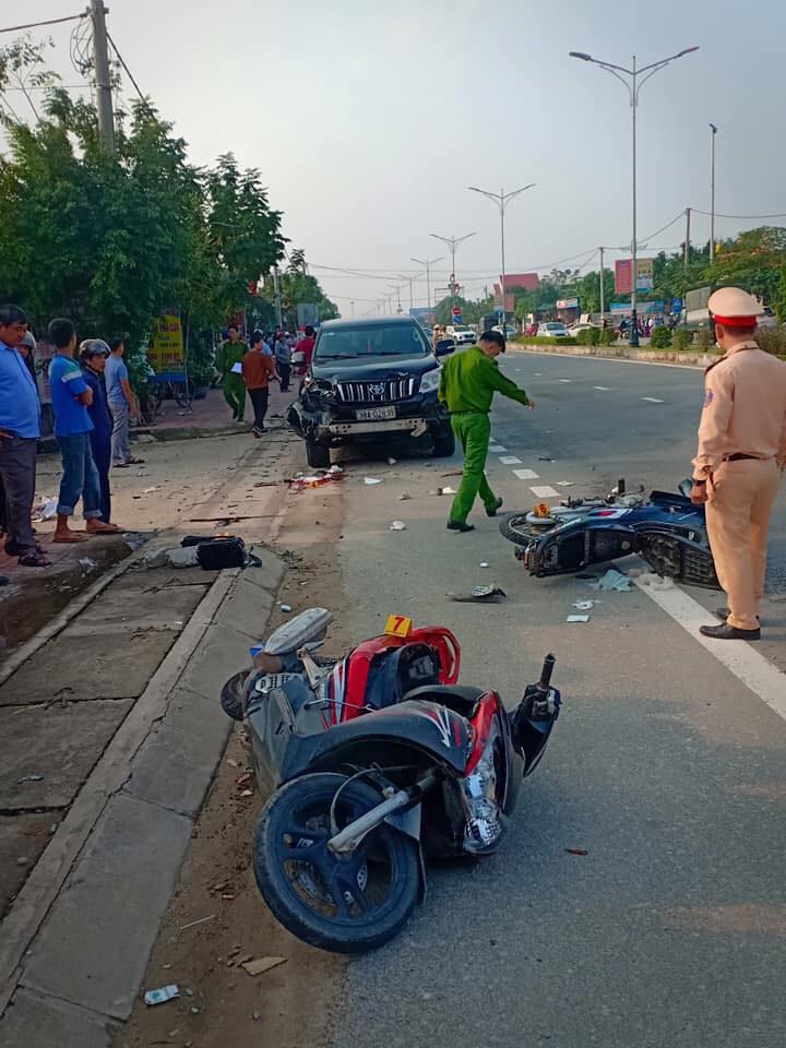 Hiện trường vụ tai nạn nghiêm trọng