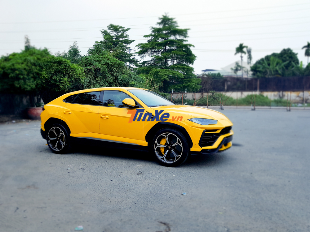 Lamborghini Urus là chiếc SUV nhanh nhất thế giới hiện tại. Mẫu xe này được trang bị động cơ xăng V8, tăng áp kép, dung tích 4.0 lít, sản sinh công suất tối đa 650 mã lực và mô-men xoắn cực đại 850 Nm.