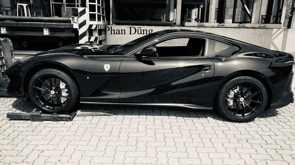 Đây là chiếc siêu xe Ferrari 812 Superfast thứ 2 về Việt Nam