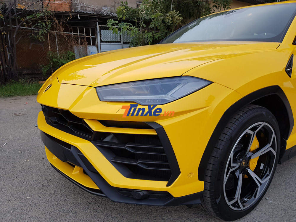 Siêu SUV Lamborghini Urus chính hãng thứ 4 về Việt Nam vẫn thuộc phiên bản 5 chỗ ngồi