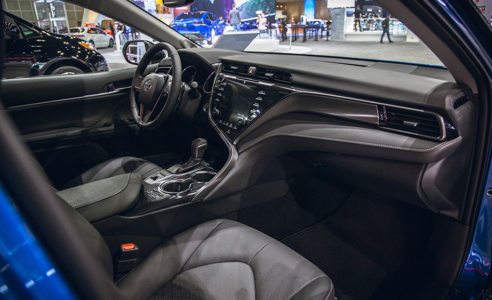 Nội thất bên trong Toyota Camry AWD 2020