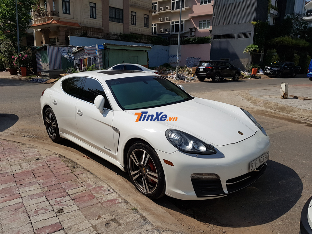 Được biết, chiếc Porsche Panamera của gia đ&igrave;nh Bảo Thy thuộc phi&ecirc;n bản 4S