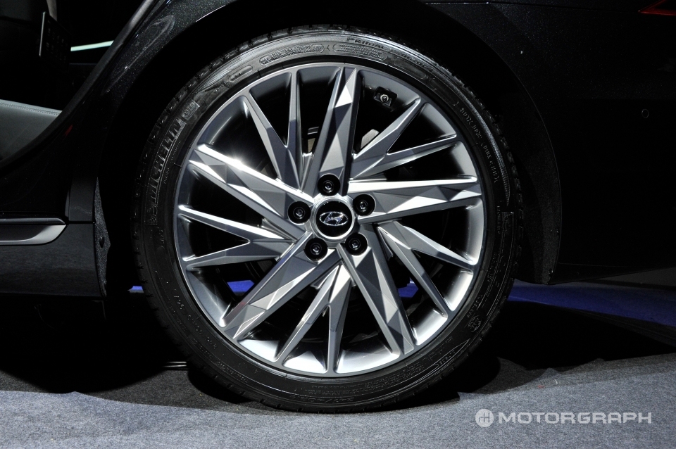 Bộ v&agrave;nh đa chấu bắt mắt của Hyundai Grandeur 2020 