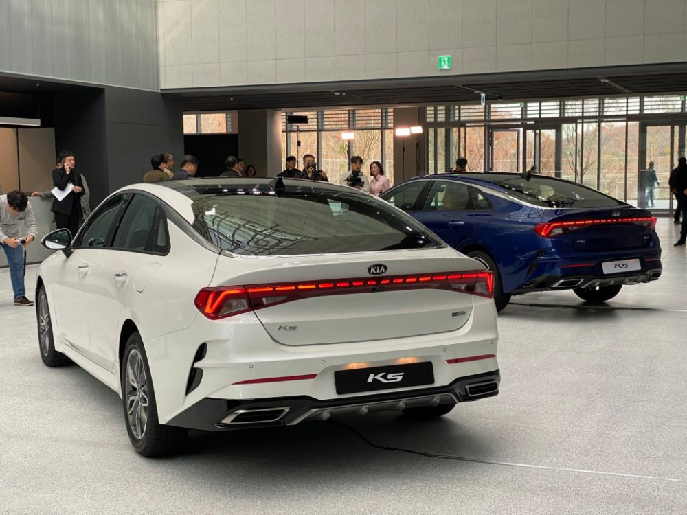 Kia Optima 2020 nh&igrave;n từ ph&iacute;a sau