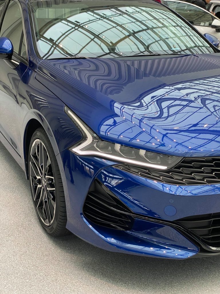 Dải đ&egrave;n LED định vị ban ng&agrave;y h&igrave;nh chữ V c&aacute;ch điệu của Kia Optima 2020