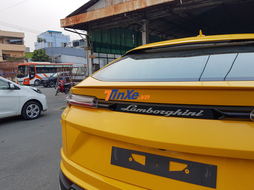 Lamborghini Urus ở Việt Nam có giá đắt gấp hơn 10 lần so với VinFast LUX SA2.0