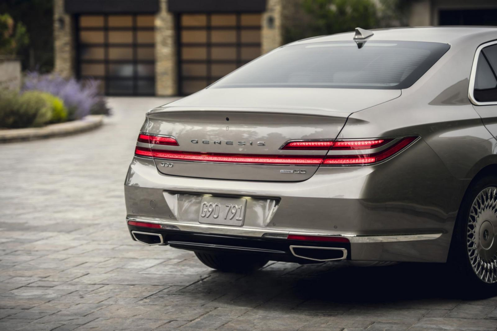 Dải đ&egrave;n hậu tr&ecirc;n Hyundai Genesis 2020
