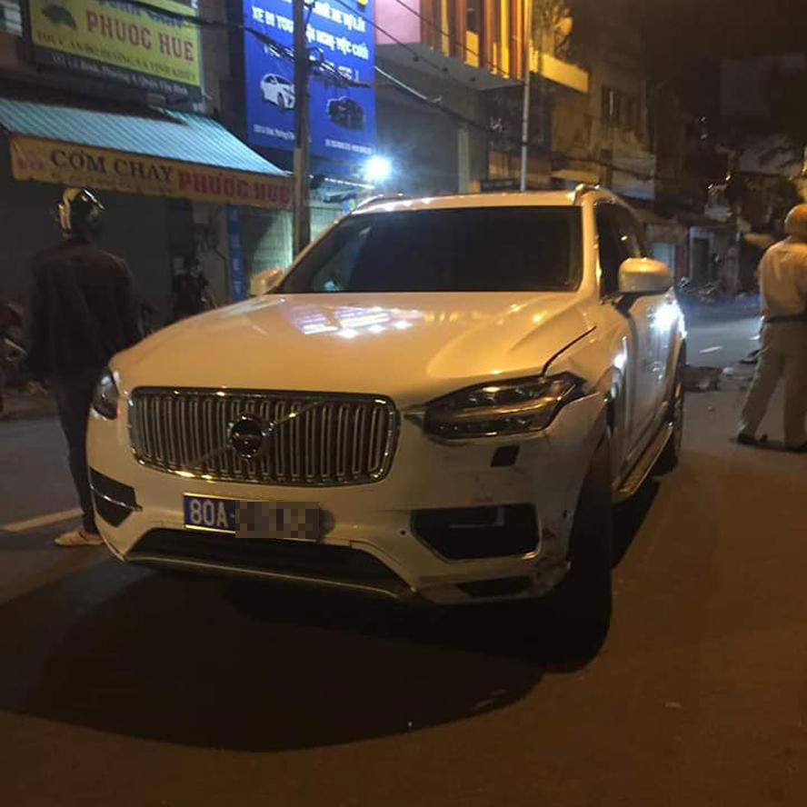 Chiếc SUV hạng sang Volvo g&acirc;y tai nạn