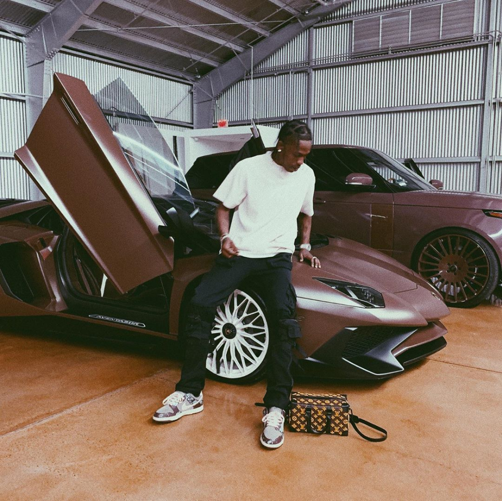 Lamborghini Aventador SV v&agrave; SUV hạng sang Range Rover mang m&agrave;u n&acirc;u đất của rapper Travis Scott