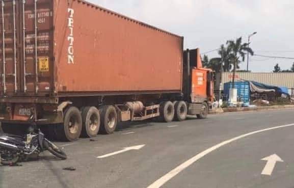 Hiện trường vụ tai nạn thương tâm khiến 1 người chết tại TP. HCM (Ảnh:Facebook)