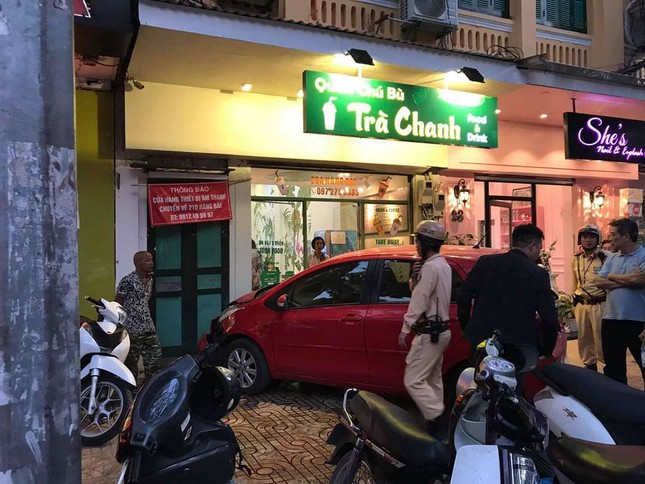 Lực lượng chức năng đang giải quyết vụ tai nạn