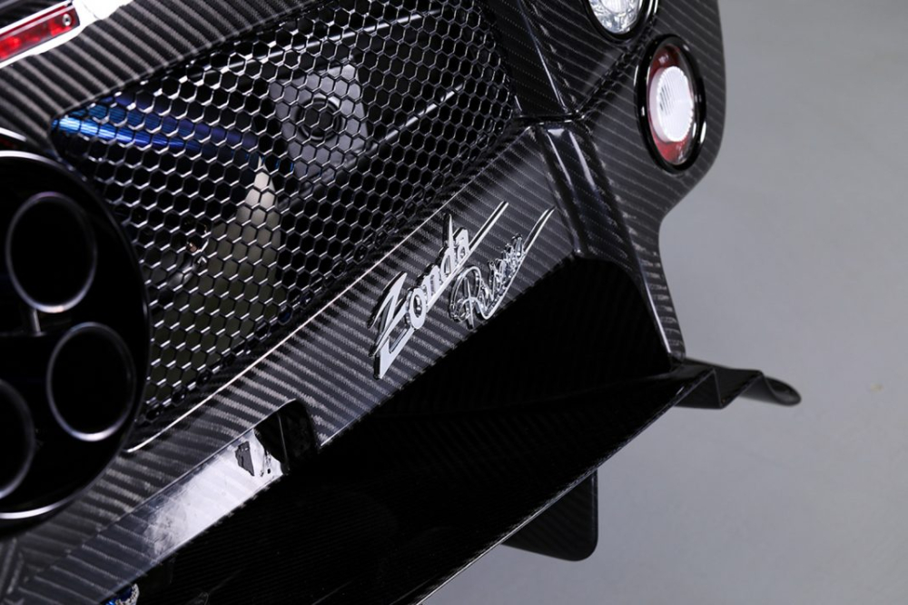 Chương trình cá nhân hóa này được Pagani tạo ra nhằm biến những chiếc Zonda F bình thường thành những chiếc Zonda đặc biệt nhất, độc nhất theo yêu cầu của chủ nhân.