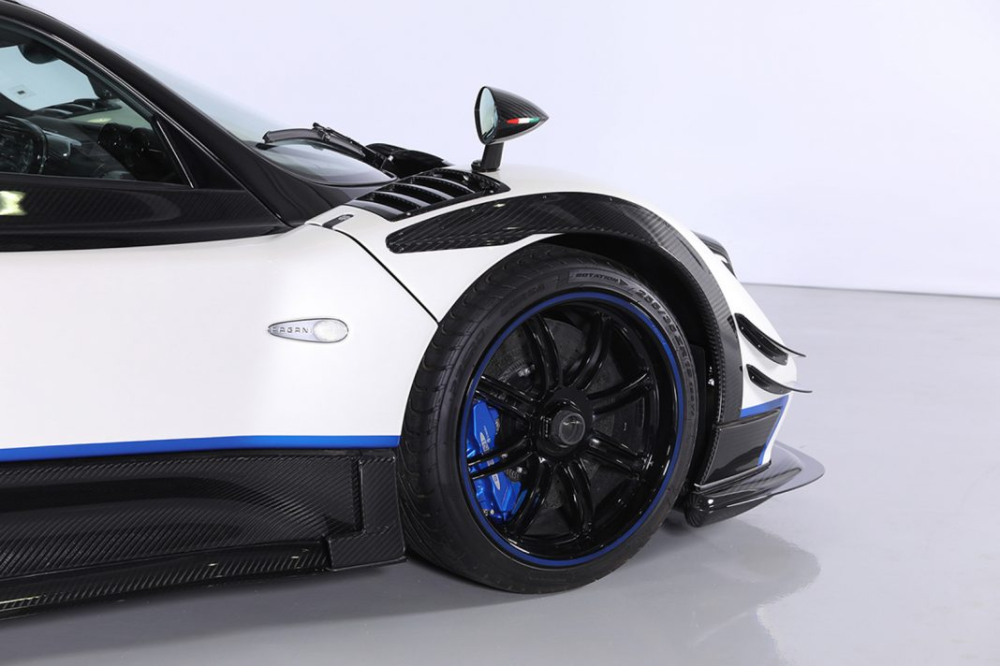 Chiếc Pagani Zonda Riviera này được thực hiện trong chương trình cá nhân hóa đặc biệt có tên 760 Series của hãng siêu xe Ý