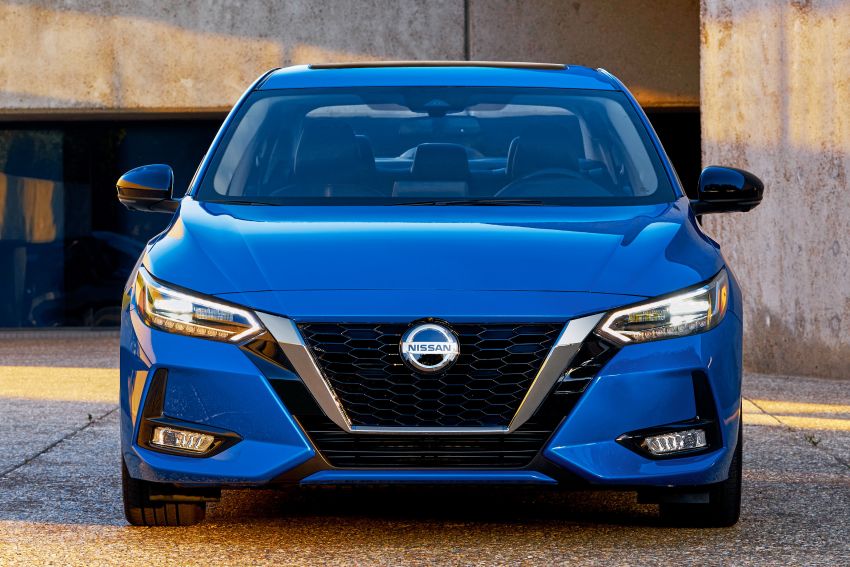 Cận cảnh thiết kế đầu xe của Nissan Sentra 2020