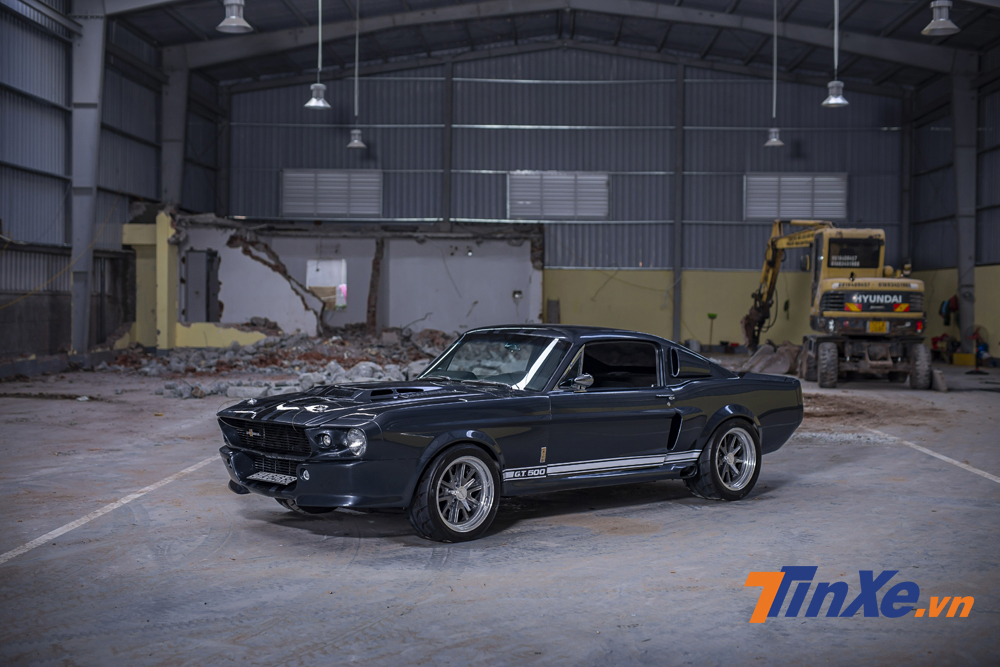 Chiếc xe Ford Mustang Shelby GT500 Eleanor độ duy nhất tại Việt Nam tính đến thời điểm này. Chiếc xe Ford Mustang Shelby GT500 Eleanor độ duy nhất tại Việt Nam tính đến thời điểm này.