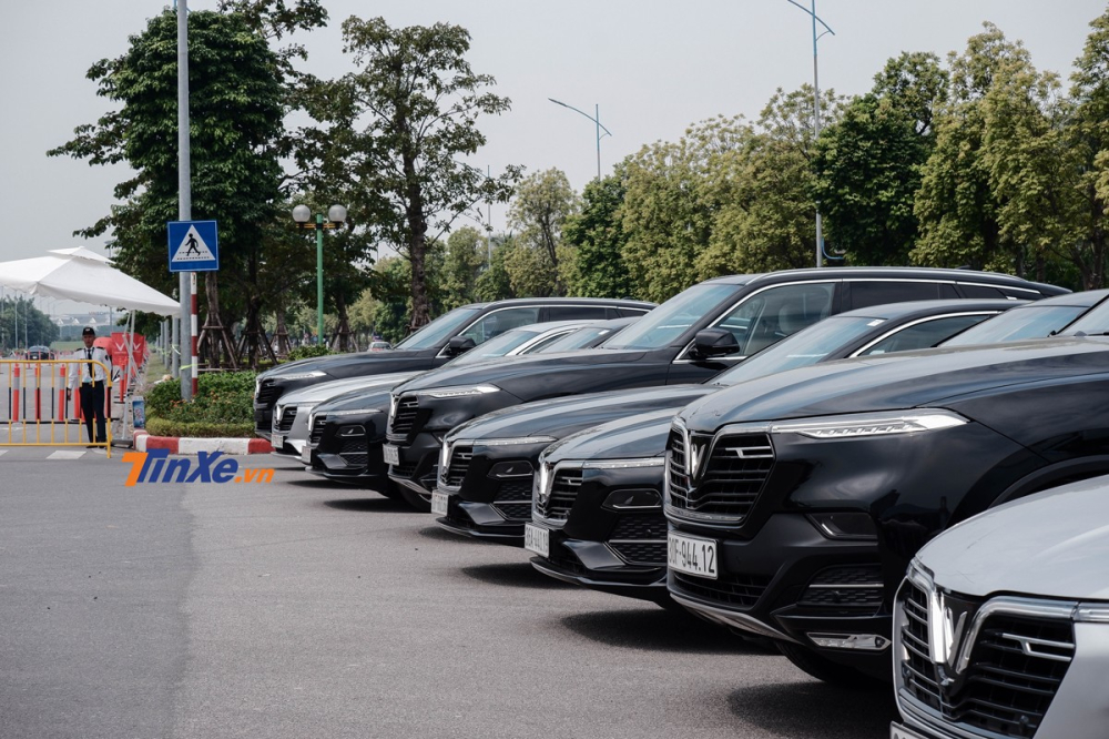 VinFast khẳng định việc điều chỉnh gi&aacute; d&ograve;ng xe Lux trong 2 th&aacute;ng 10 v&agrave; 11 kh&ocirc;ng phải l&agrave; tăng gi&aacute; m&agrave; l&agrave; h&agrave;nh tr&igrave;nh đưa gi&aacute; ưu đ&atilde;i về gi&aacute; &ldquo;3 Kh&ocirc;ng&rdquo;
