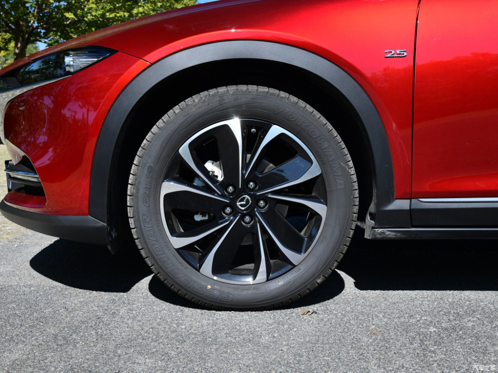 Bộ vành phối 2 màu mới của Mazda CX-4 2020 Bộ vành phối 2 màu mới của Mazda CX-4 2020