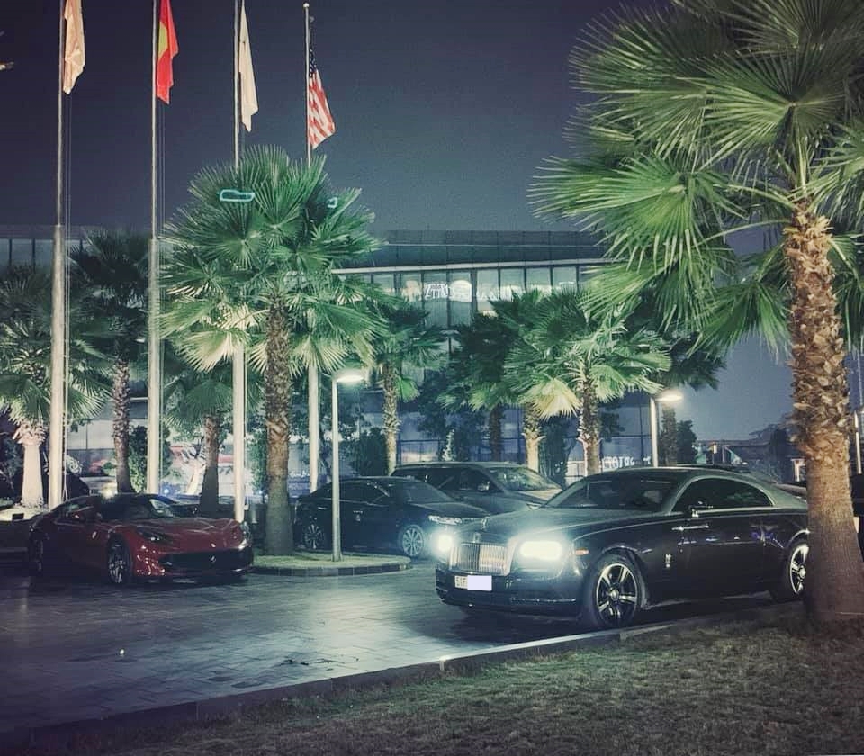 Ferrari 812 Superfast đầu ti&ecirc;n Việt Nam mang m&agrave;u đỏ