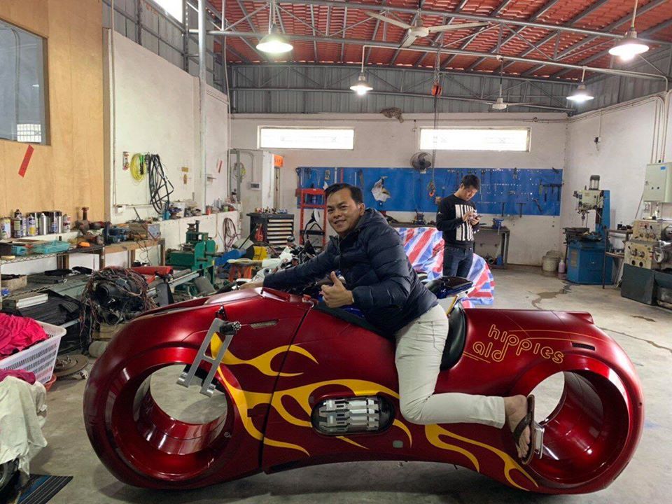 Trước khi khoe siêu mô tô Tron Light Cycle và sau khi Phúc XO bị bắt, chiếc xe này vẫn chưa có mặt tại Việt Nam Trước khi khoe siêu mô tô Tron Light Cycle và sau khi Phúc XO bị bắt, chiếc xe này vẫn chưa có mặt tại Việt Nam