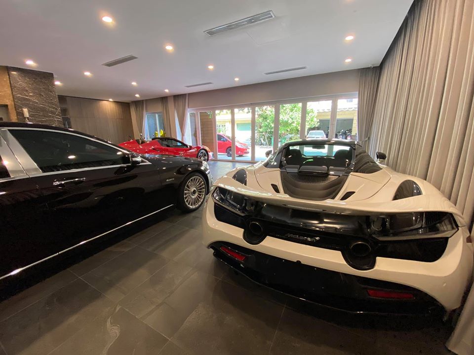 Hiện chưa rõ mẫu siêu xe mui trần McLaren 720S Spider đầu tiên về Việt Nam sẽ định cư luôn trong garage của trưởng đoàn Car Passion hay sẽ về Đà Nẵng như một số tin đồn trước đó Hiện chưa rõ mẫu siêu xe mui trần McLaren 720S Spider đầu tiên về Việt Nam sẽ định cư luôn trong garage của trưởng đoàn Car Passion hay sẽ về Đà Nẵng như một số tin đồn trước đó