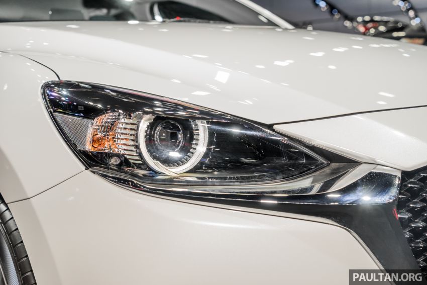 Cụm đèn pha mới của Mazda2 2020
