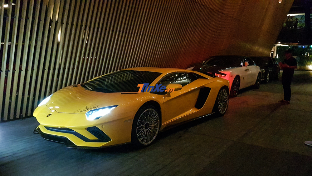 Tối ngày 29 tháng 11 năm 2019, hàng chục siêu xe của các thành viên trong đoàn Car Passion đã có dịp hội ngộ tại một trung tâm tổ chức hội nghị, hội thảo ở quận 1, Tp.HCM Tối ngày 29 tháng 11 năm 2019, hàng chục siêu xe của các thành viên trong đoàn Car Passion đã có dịp hội ngộ tại một trung tâm tổ chức hội nghị, hội thảo ở quận 1, Tp.HCM