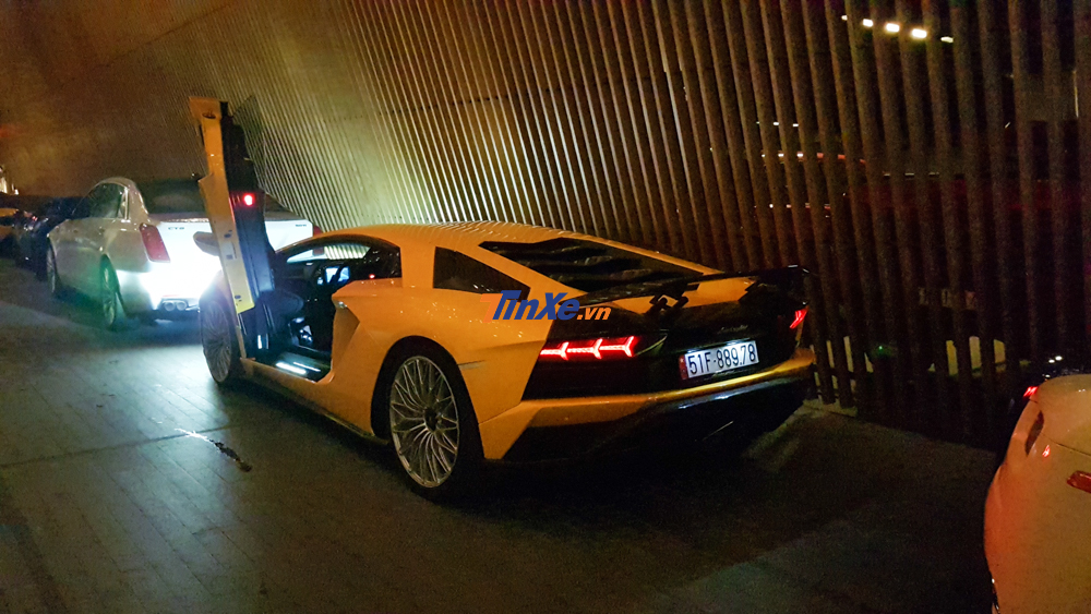 Nguyên bản siêu xe Lamborghini Aventador S LP740-4 được trang bị động cơ V12, hút khí tự nhiên, dung tích 6.5 lít, sản sinh ra công suất tối đa đến 740 mã lực và mô-men xoắn cực đại đạt 690 Nm.